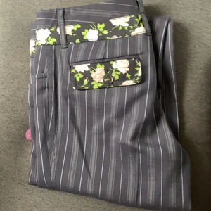 Rare Dolce & Gabbana piece - Mått: Waist 80 Cm  Front rise 25 Cm  Leg Ope ing 22.5 Cm  Inseam 73 Cm