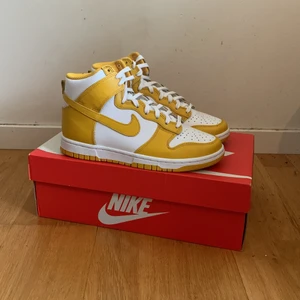 Nike Dunk High Dark Sulfur  - Storlek 37.5 EU. Helt nya & oanvända med originalbox!