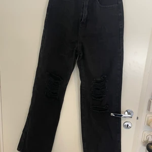 Jeans hög midja stl 36 - Vida jeans med hög midja super fina på . Stl 36