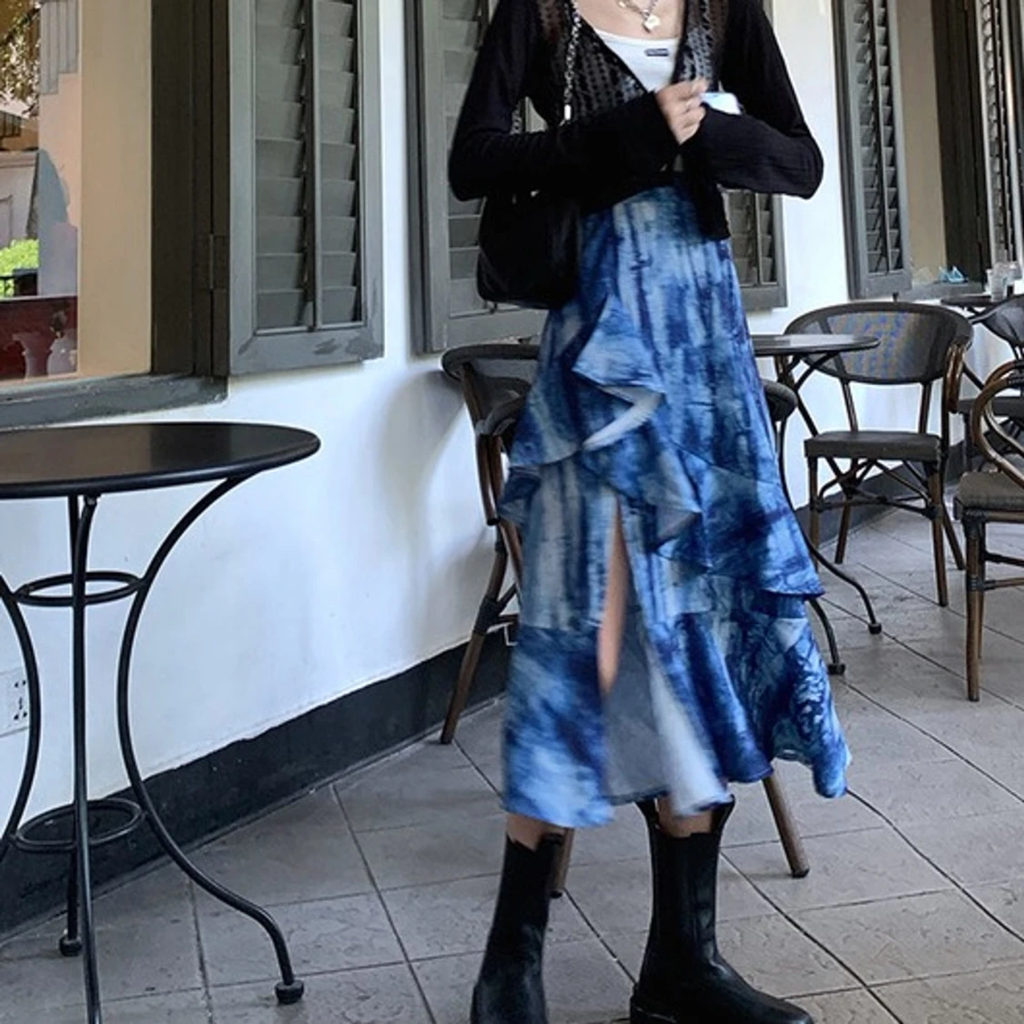 Blå kjol med lager och slits - 90