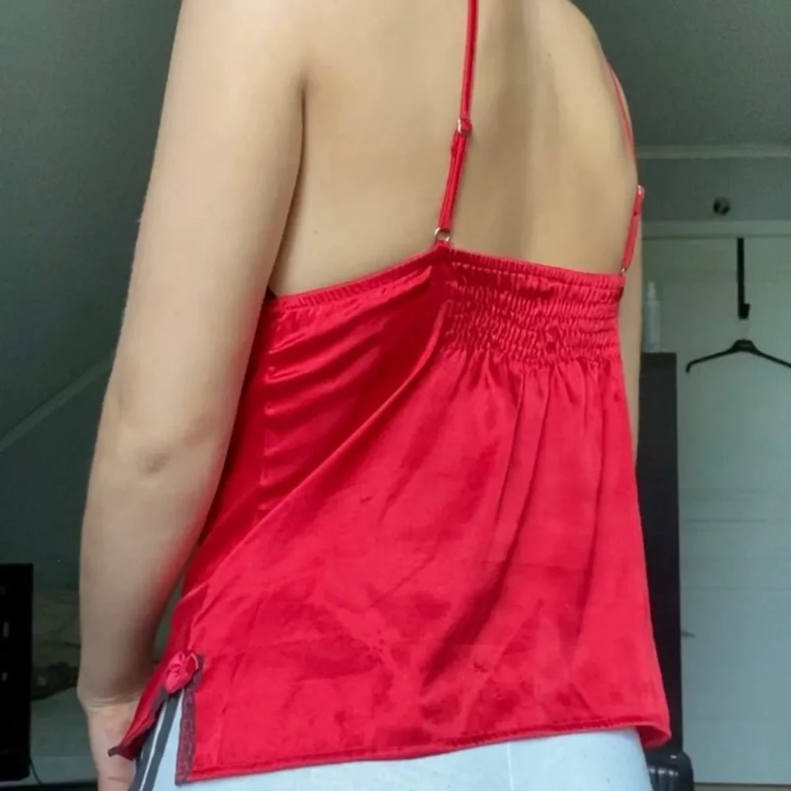 rött linne i silke - 90