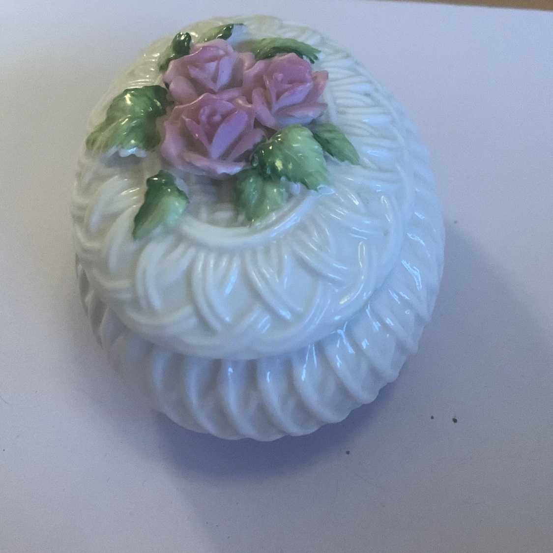 Porslins burk med blommor på - 91