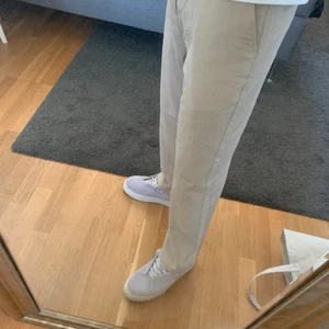 Linnebyxor herr - Intressekoll på dessa linnebyxor i straight leg. Sjukt snygga och perfekta till sommaren. Kom med bud 