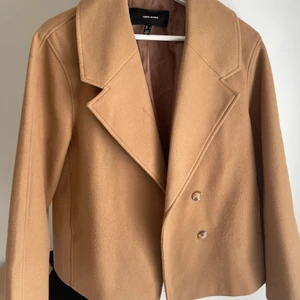 Säljer min Vero Moda korta kappa! Så fin - Så fin kappa nu till våren!