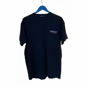 Balenciaga - Balenciaga t-shirt storlek S                                          skick 9/10                                                                                     Äkthetsgaranti finns!