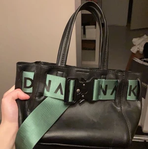 NAKD VÄSKA - Jätte söt cool liten väska från NAKD