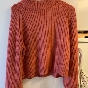 Rosa stickad tröja Storlek:M - Rosa stickad tröja från Gina tricot. Använt typ 5 gånger. Finns inte i butik 