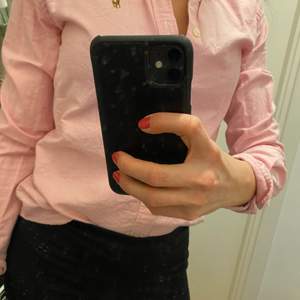Rosa Ralph Lauren skjorta i strl 2 slim fit (jag har xs/s) jätte fint skick🌸
