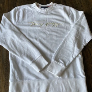Tommy hilfiger tröja - Helt ny en gång använd .Limited edition tröja  storlek L. 