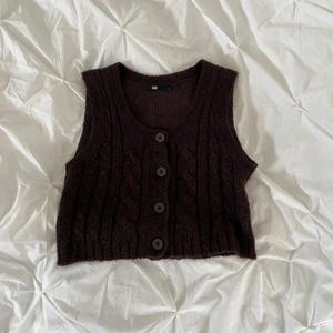 Stickad väst - Så härlig stickad väst! Passar så bra nu till våren🌸☺️  !!!KOLLA MIN BIO INNAN NI SKRIVER T MIG!!!