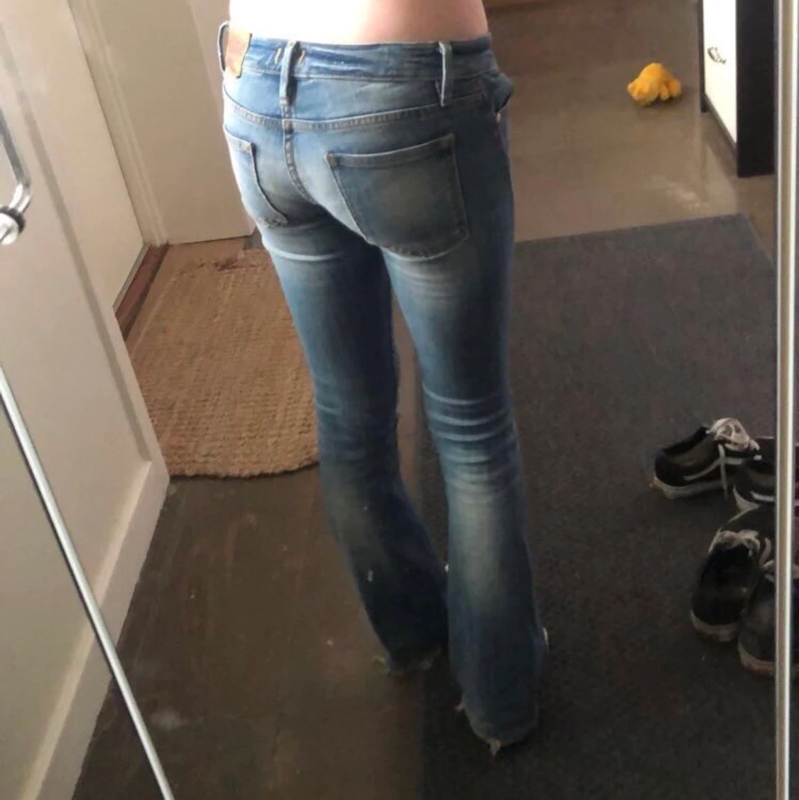 utsvängda lågmidjade jeans - 90