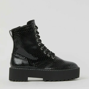 Kängor nyskick - Storlek 39. Mycket bra skick. Från HM