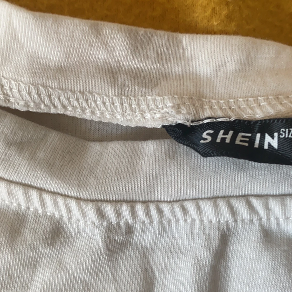 En rolig t-shirt i storlek m - 90