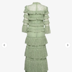 By malina klänning  - Såå fin klänning från by malina i modellen ”Carmine maxi dress” säljer då jag skulle haft den på balen men hittade en annan. Så fin till bal eller som bröllopsgäst! Superfint skick! Storlek XS men den passar både S och XS💕