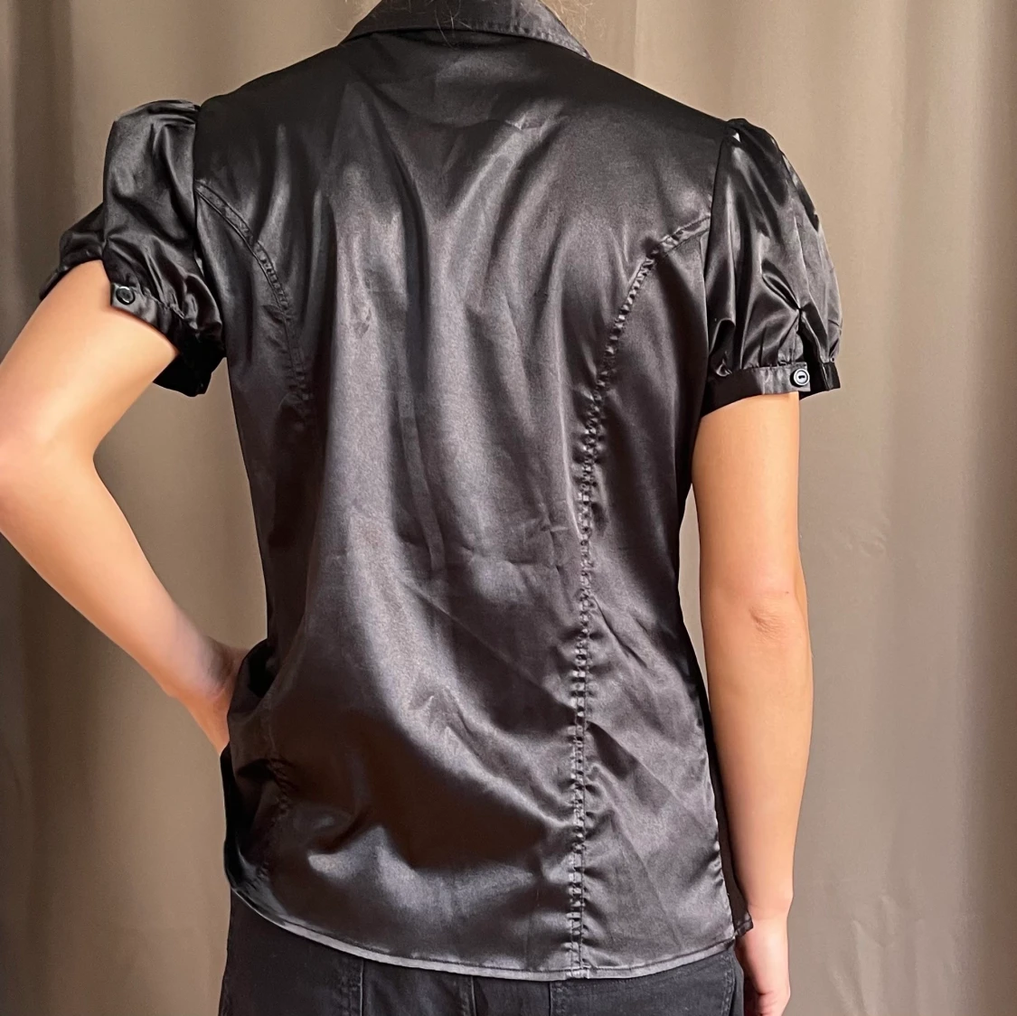 Blus med puffärm - 91