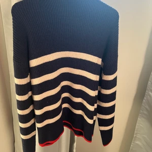 Randig tröja  - Randig tröja från zara, jätte fin men använder aldrig, nyskick❤️