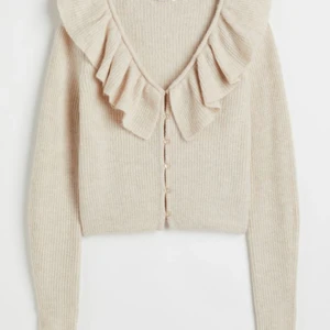 Strl:xs - Säljer en super söt tröja från hm, kommer int så mycket till användning! Köptes för 299kr, Bra skick✨kom privat för fler bilder❤️