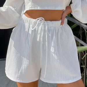 Shorts  - Jätte fina linne shorts. Ganska genomskinliga men jätte fina. Från SHEIN. 