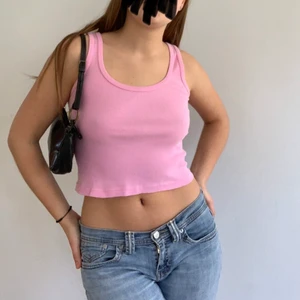 Rosa linne från brandy melville - Suuuuperfint linne från Brandy melville i rosa. Frakt på 45 eller så möts vi på söder! 