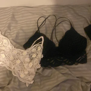 Två söta toppar i spets - Två gulliga toppar i spets, båda säljs tillsammans