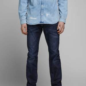 Ett par Jack&Jones jeans 2000-tals New Clark Cross. Storlek herr 33/34. Väldigt bra skick och kvalitet. Går att diskutera mer privat🌺