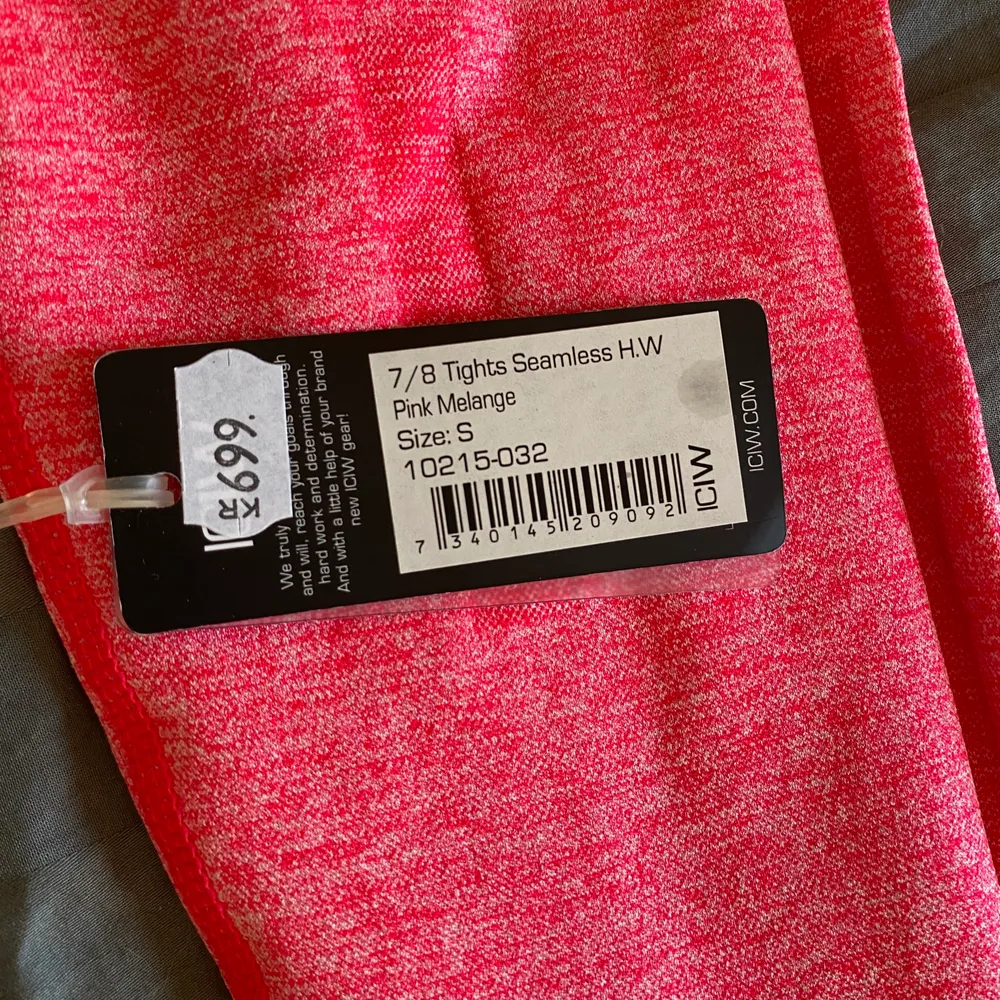 ICIW tights storlek S i färgen rosa. Endast använda en gång! Som i nyskick. Tyvärr kom dom inte till användning för mig. Köparen står för frakten! . Jeans & Byxor.