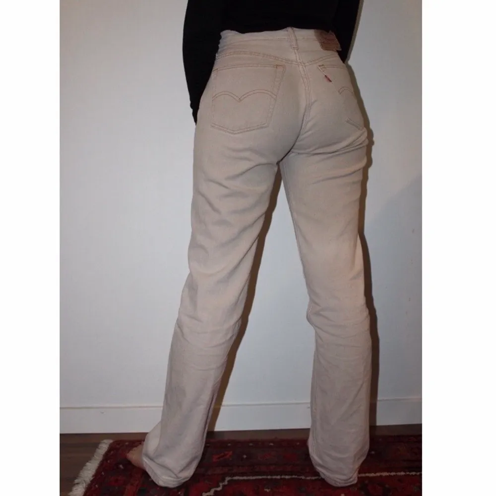 Levis 501 jeans grå i storlek 28/36. Jeans & Byxor.