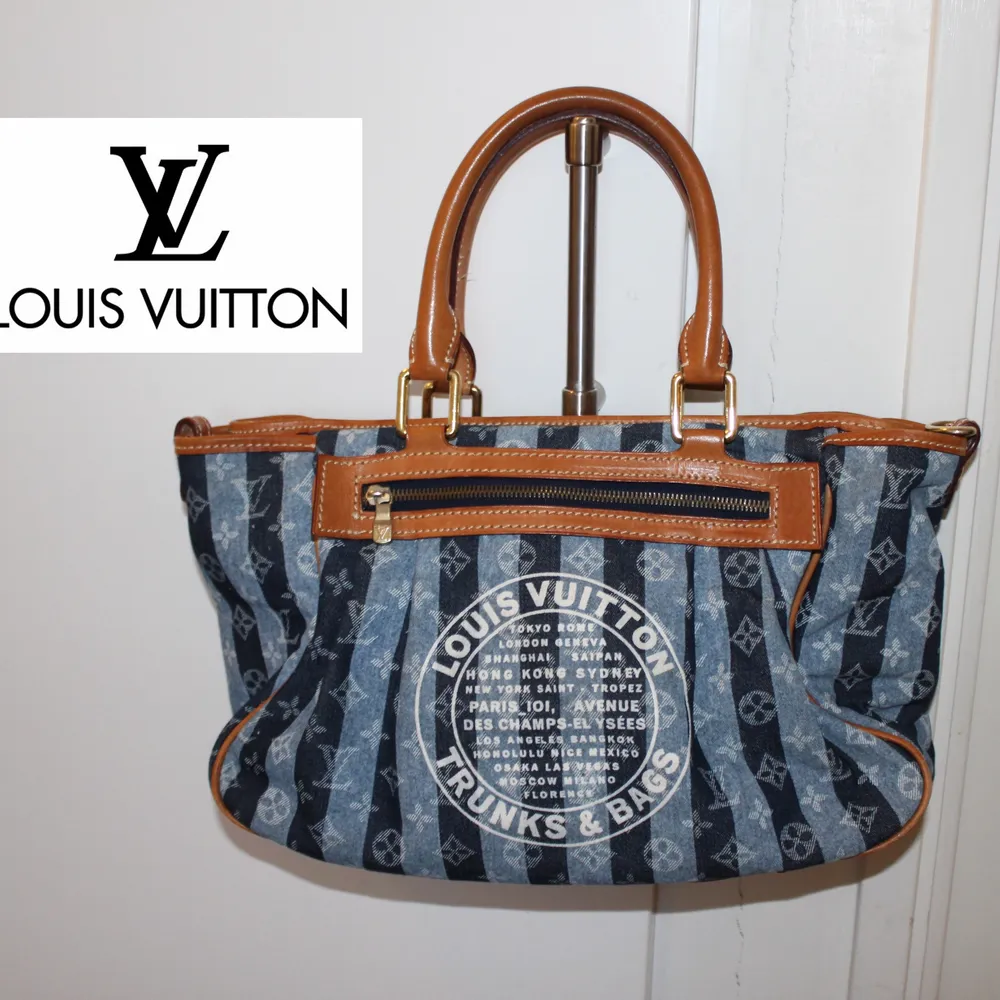 Louis Vuitton handväska i jeans och läder . Väskor.