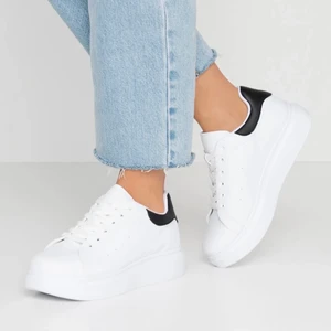 Helt nya skor den Nelly strl 38 - Köpte dessa skor nyligen men var tyvärr för små därför säljer jag dem helt nya