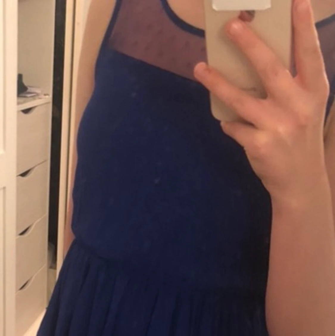 En mörk blå klänning  - 90