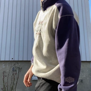 Vintage Adidas tröja - Oversized adidas vintage tröja från 90s. Storlek L. Sparsamt använd & så gott som ny