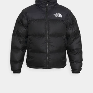The north face jacka  - Säljer min the north face jacka som ja köpte på kennedies i höstas! Precis som ny och är välvårdad, väldigt varm vinter jacka skulle jag säga hade behållt den om jag inte hade köpt en annan! FÖRST TILL KVARN  | ny pris 3095kr | 
