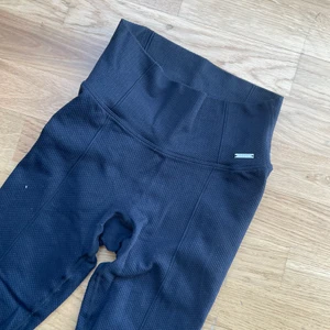 Träningstights aimn - Svarta Träningstights från Aimn. Från kollektionen, Luxe seamless. 