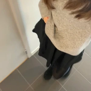 Kjol - Säljer denna svarta kjol från weekday. Använt 2 gånger 