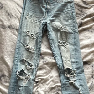 Håliga jeans  - Använder inte längre och för små 