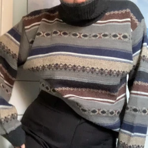 Stickad polotröja  - Second hand-köp. Retro stickad tröja med polokrage. Härliga stora långa ärmar <3