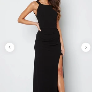 Balklänning - Säljer balklänningen Juniper Dress Black från bubbelroom, använd endast en gång. Nyskick. Nypris 649 💙