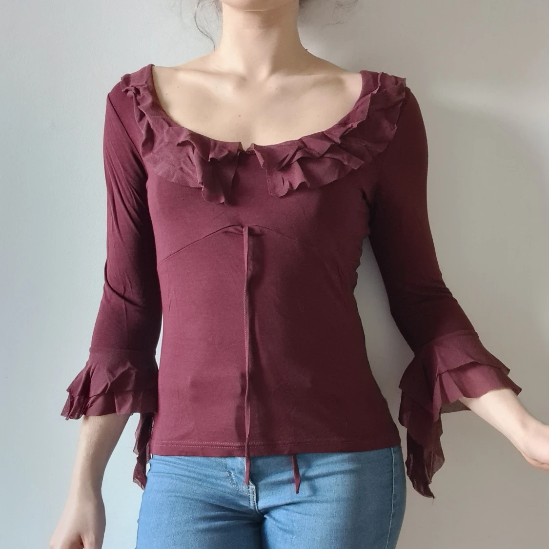 Vinröd topp med knytband och vida ärmar - 91