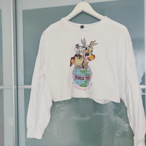 Tunn kort sweatshirt - Storlek M, använd endast 1 gång! 