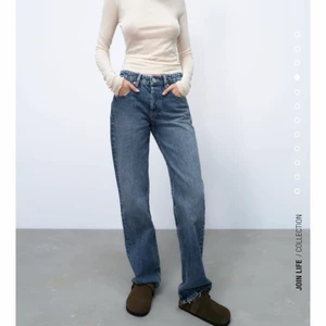 ZARA JEANS - Säljer dessa jätte populär byxorna från zara, helt slutsålda i storlek 36, men skulle säga att de även passar en 34:a. Prislappen är kvar och modellen heter mide-rise full length. Frakten ingår inte!