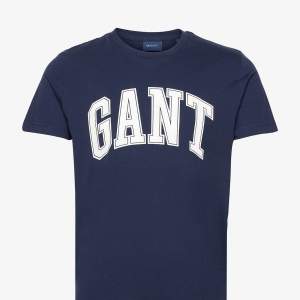 Oanvänd Gant T-shirt storlek 170. Bra skick, ( FRAKT BETALAS AV KÖPAREN )