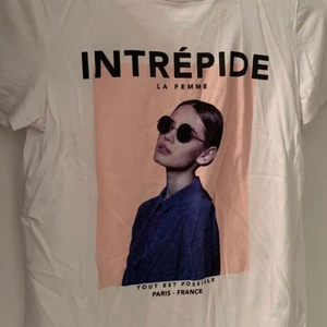 T-shirt  - T-shirt med tryck