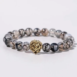 Armband i marmor  - Snyggt armband i flera olika kombinationer utav marmor och ett guld lejon just to top it off! Perfekt everyday armband men fixar biffen att ta med på en utekväll! ✅