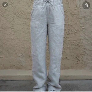 A-dsgn Linnebyxor - Säljer dessa jättefina slutsålda linnebyxor från a-dsgn💕 Storlek xs, endast använda en gång, nyskick. Skriv privat för egna bilder😊