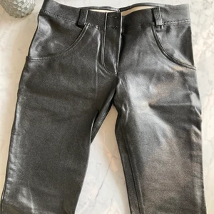 Freddy wr up - Snygga Freddy skinnbyxor, som nya! Endast använd någon gång bara, då dom inte kom till användning sen blev de för små :) Korta i midjan. Storlek XS ☀️ 