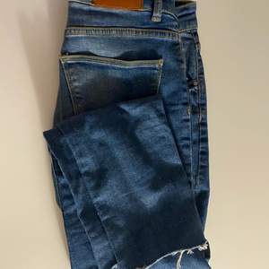 Trendiga Lågmidjade jeans (säljer pga för små)
