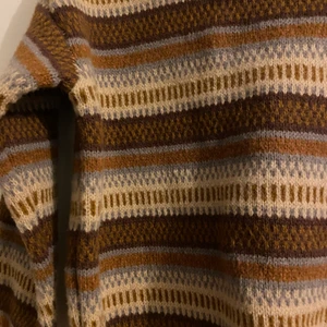 Stickad tröja - Stickad tröja som aldrig använts. Så skön och sticks inte!