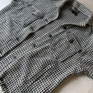 Zara ”jacka” - Tunn vårjacka från zara i svart vit och blå💕 (riktiga fickor) Stotlek XS men väldigt oversized så skulle kunna passa alla från XS-M beroende på hur man vill att den ska sitta💕