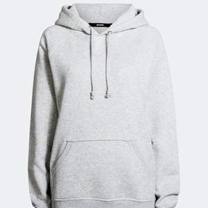 Säljer denna fina gråa hoodie från BIKBOK. Skriv för mer information 💘