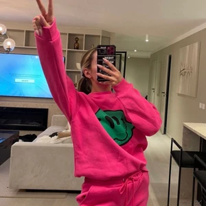 Rosa, grönt mjukis sätt  - Säljer detta fina, mjuka mjukis settet som jag tidigare köpt på Tise av Antonija Mandir. Säljer eftersom att jag bara avvänt det några fåtal gånger och den är väldigt stor för mig. Skriv privat för egna bilder☺️💕